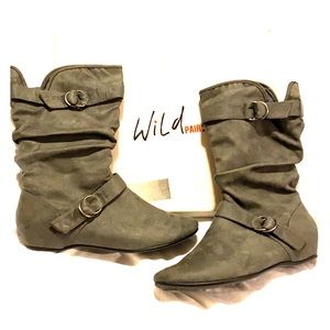 Wild Pair “Desi” Gray Suede Boots - Size 10
